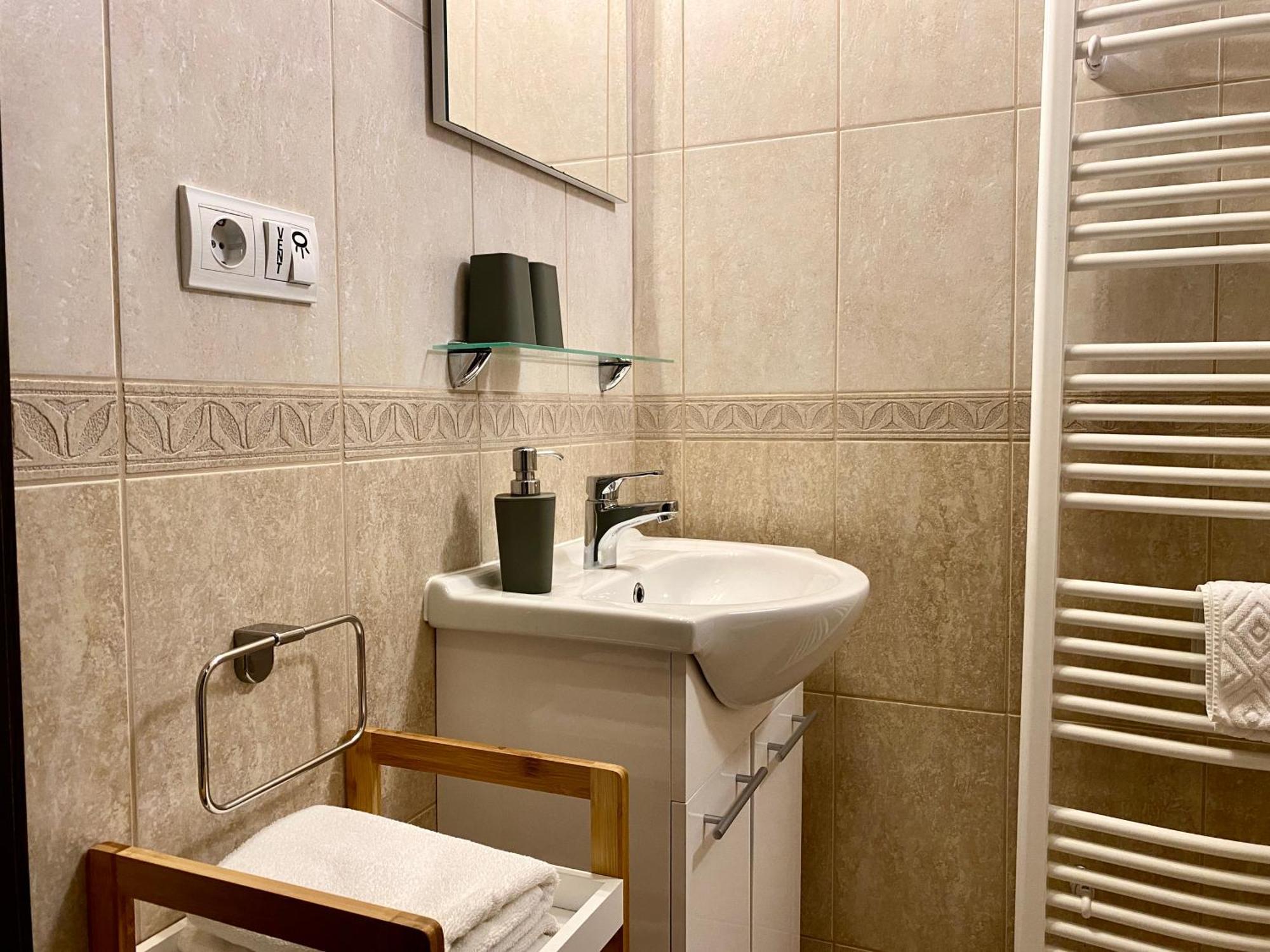 Bellevue Vendeghaz 2 Hotell Vác Eksteriør bilde